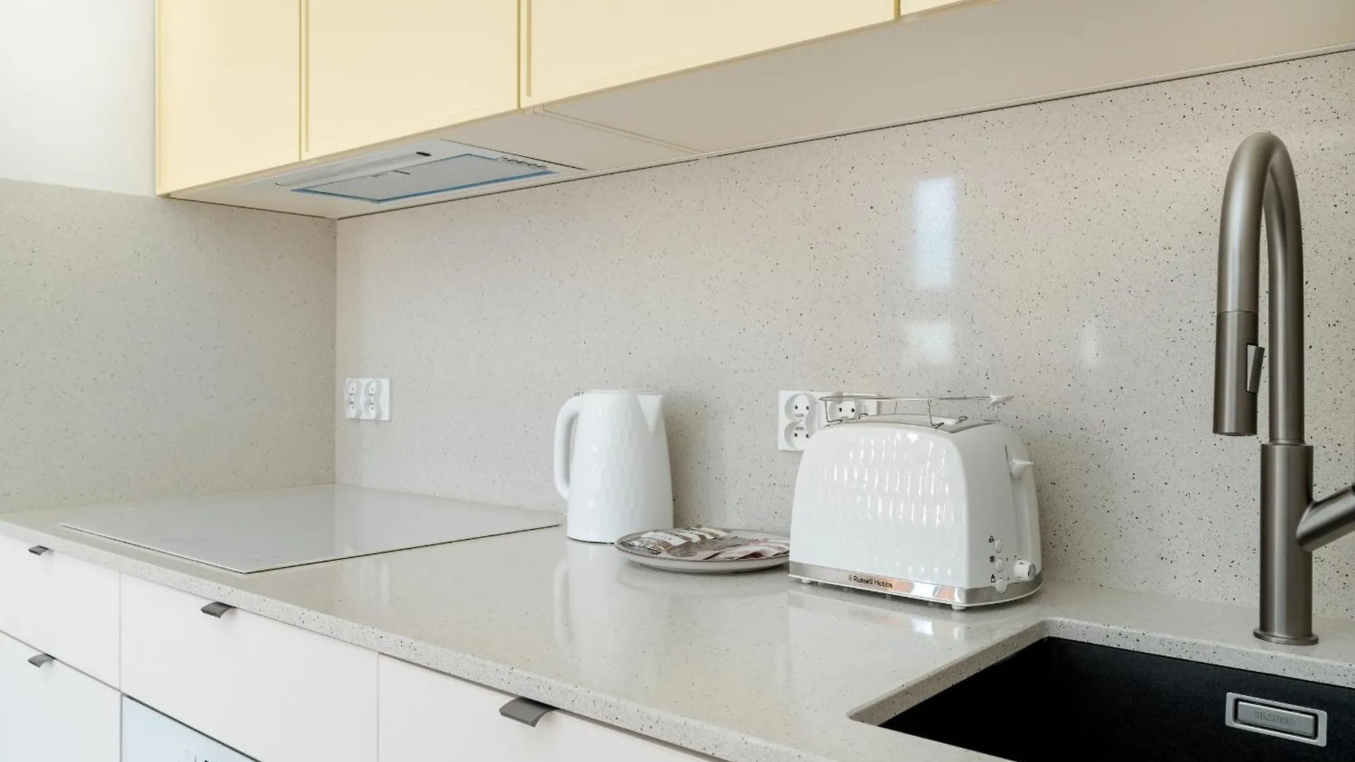 Elegant And Cosy 4Th Floor Studio Close To The Park In Poznan By Noclegi Renters Polen